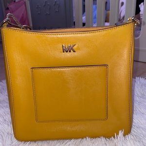 Michael kors crossbody bag